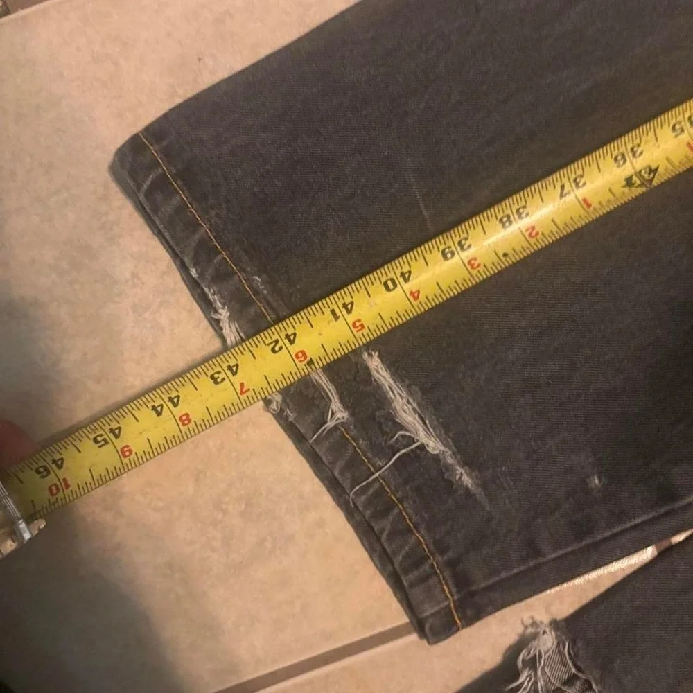 Baggy skater jeans with a distressed look Size 36x34